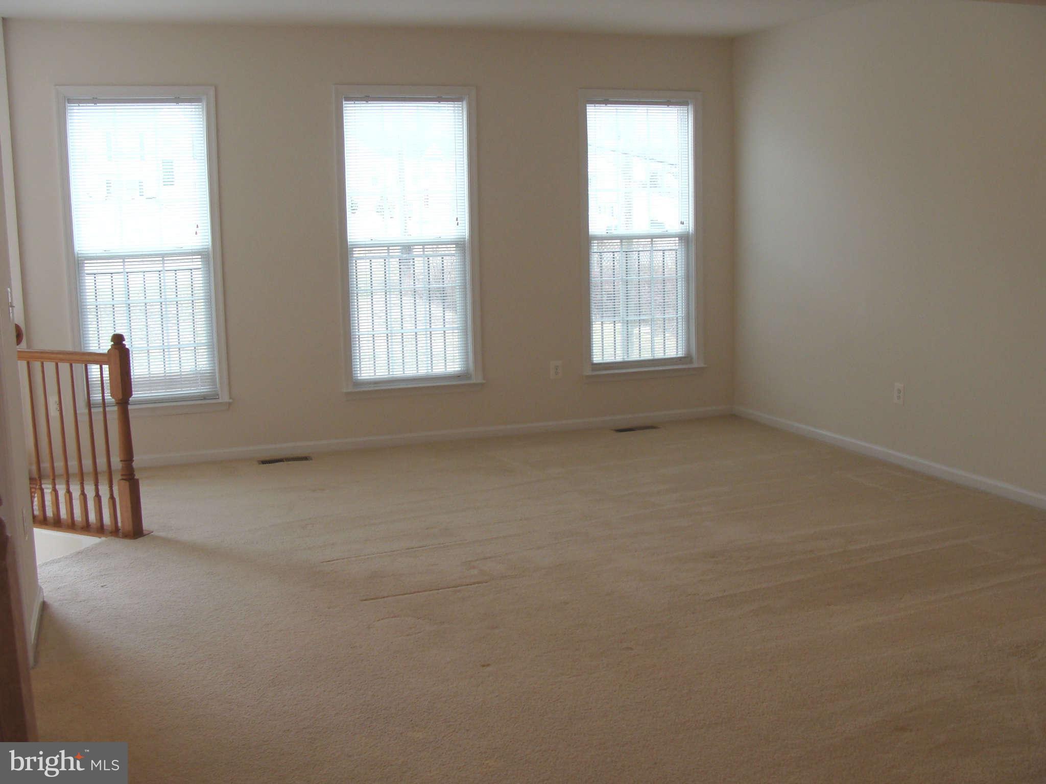 17692 Possum Point Road Dumfries, VA 22026 - Photo 3 of 29 Living Room