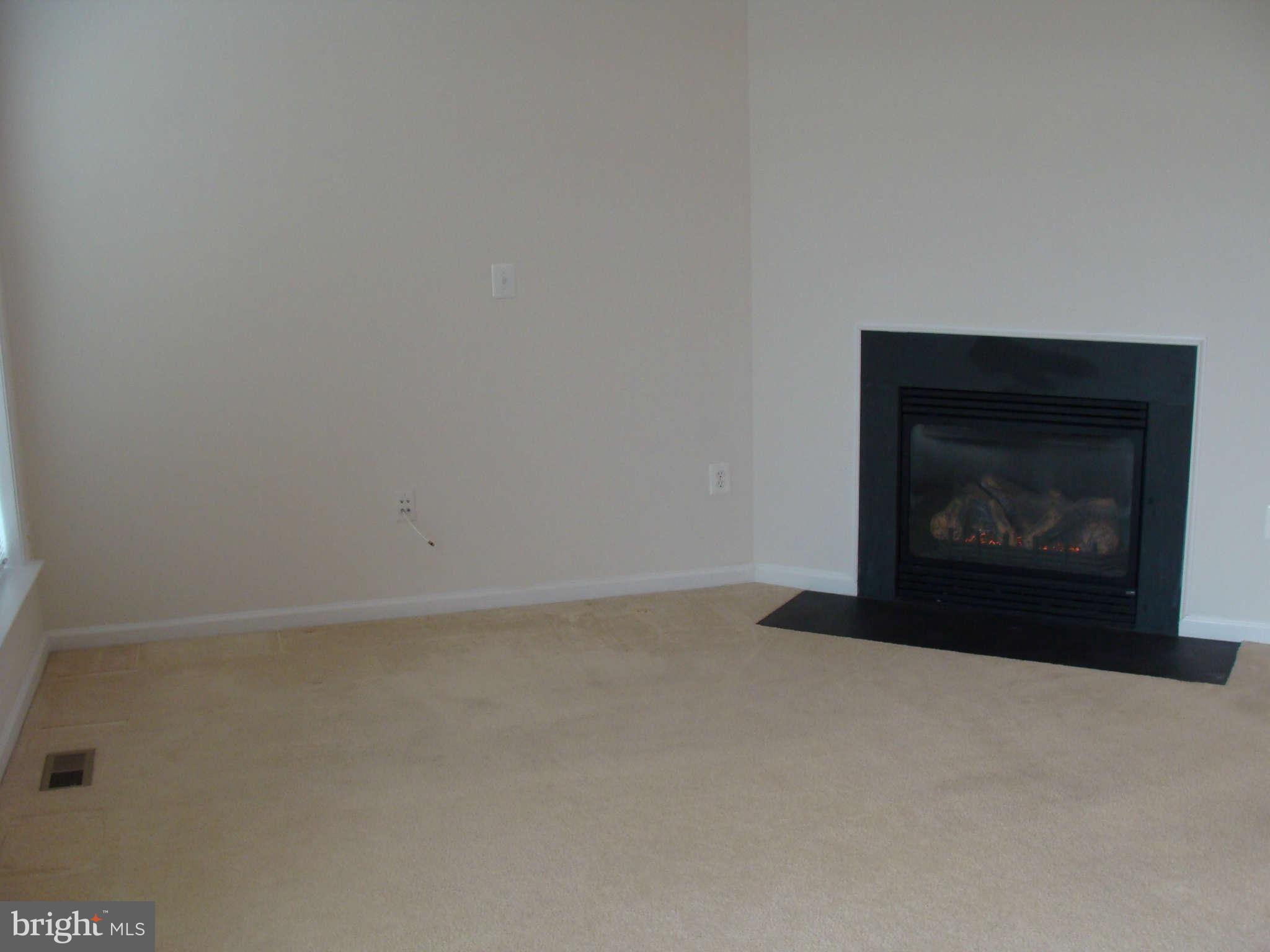 17692 Possum Point Road Dumfries, VA 22026 - Photo 9 of 29 View sitting area next to kitchen