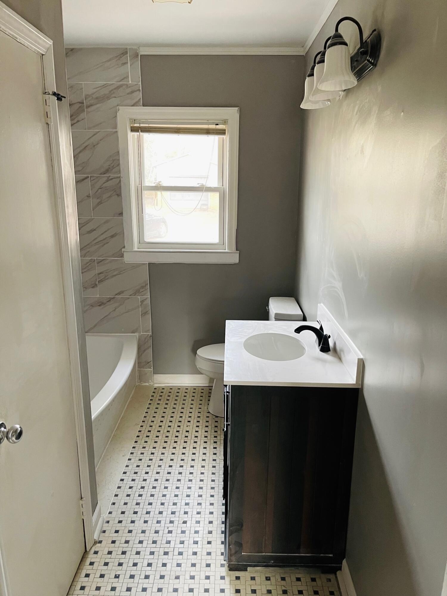 3473 Grandin Road Southwest Roanoke, VA 24018 - Photo 13 of 29 Hall Bath