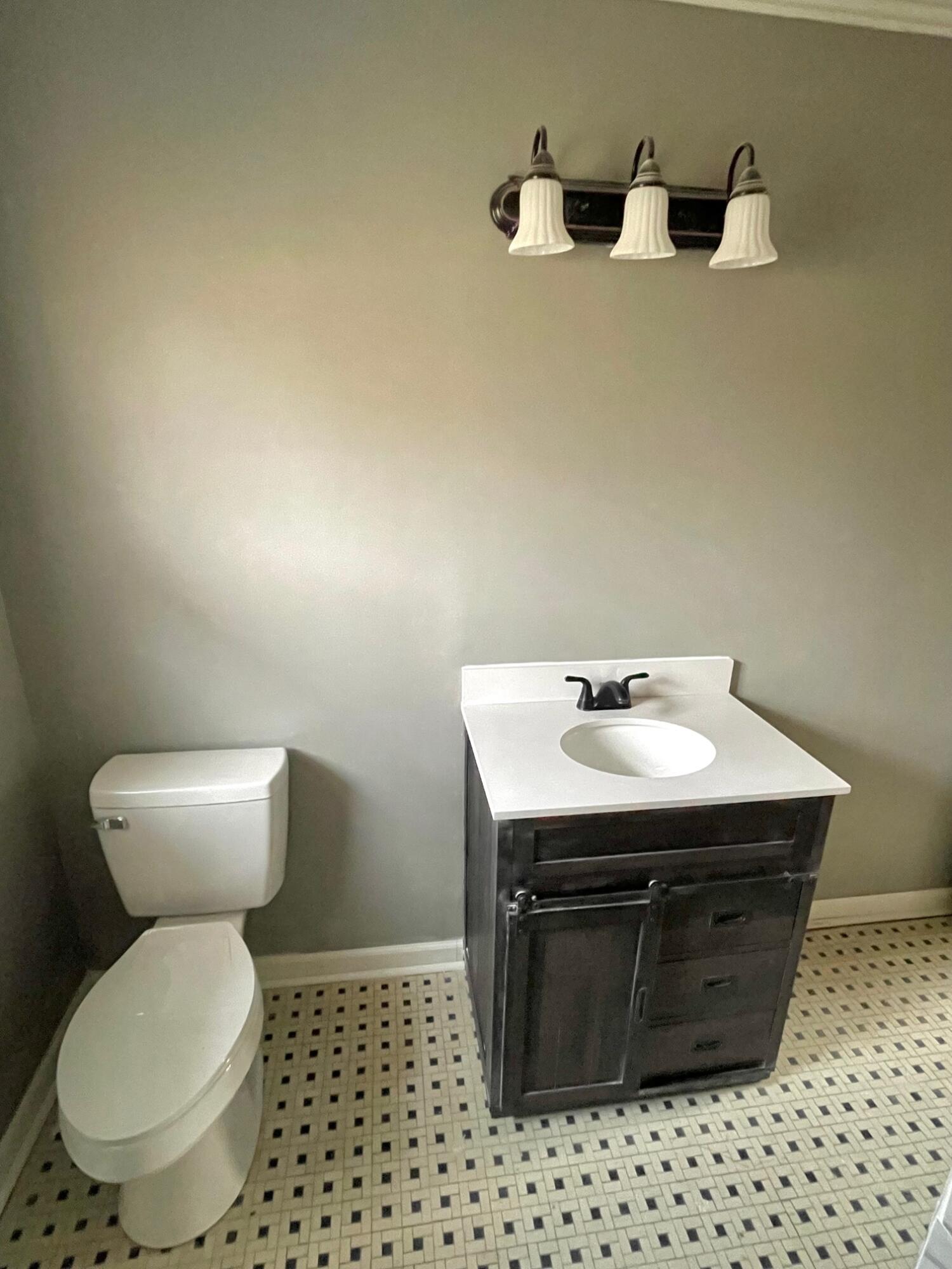 3473 Grandin Road Southwest Roanoke, VA 24018 - Photo 15 of 29 Hall bath