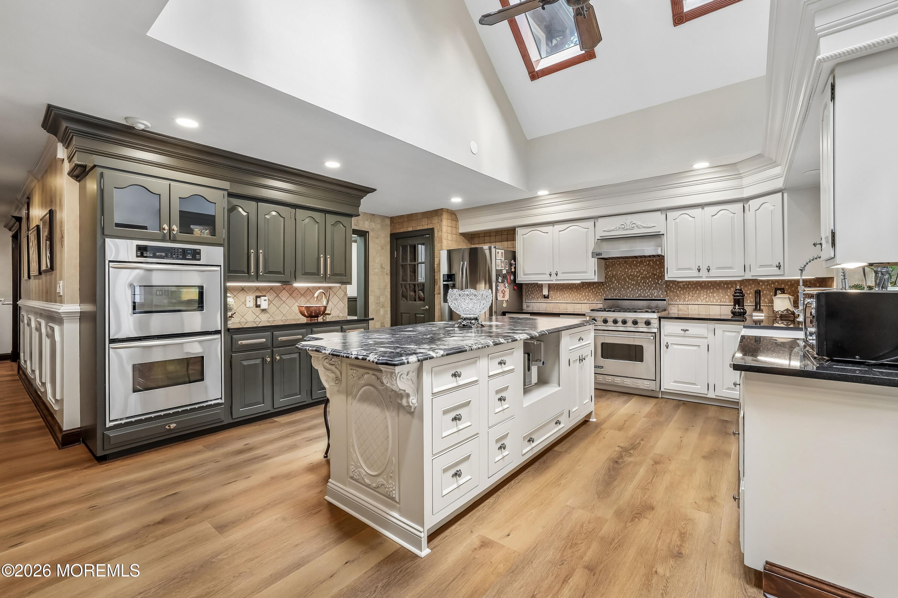 827 Holmdel Road Holmdel, NJ 07733 - Photo 12 of 40 011