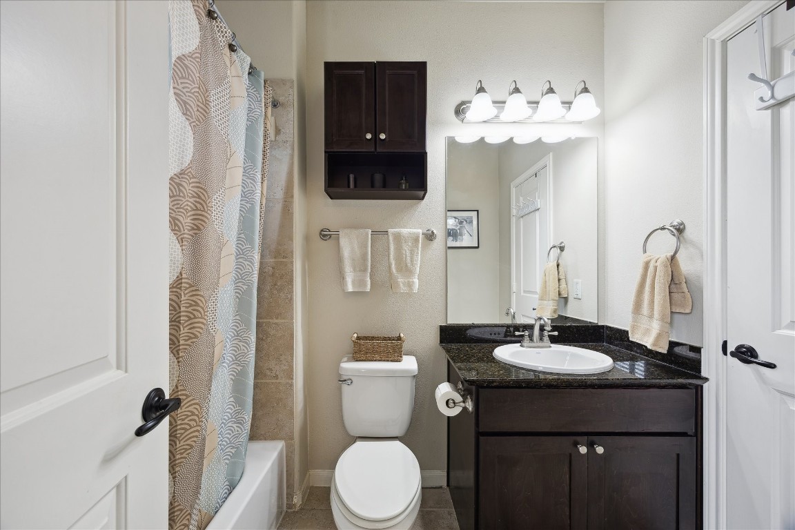 1110 West 25th Street Houston, TX 77008 - Photo 19 of 40 a bathroom with a sink a toilet and shower