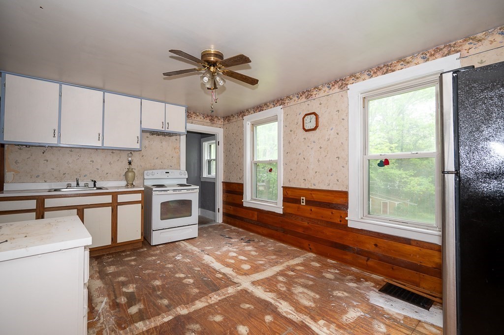 22 Comins Road Oxford, MA 01537 - Photo 17 of 42