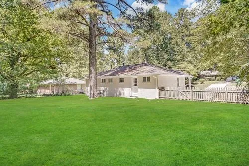 a view of a house with backyard and garden