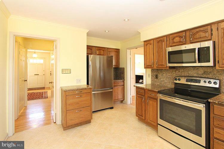 6748 Baron Road McLean, VA 22101 - Photo 11 of 29 Kitchen