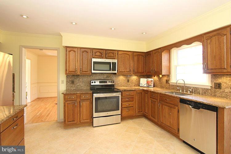 6748 Baron Road McLean, VA 22101 - Photo 12 of 29 Kitchen