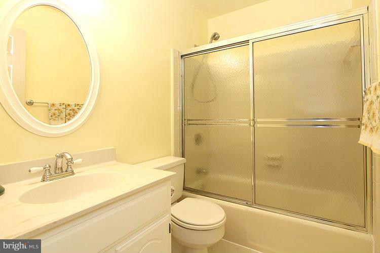 6748 Baron Road McLean, VA 22101 - Photo 18 of 29 Bath