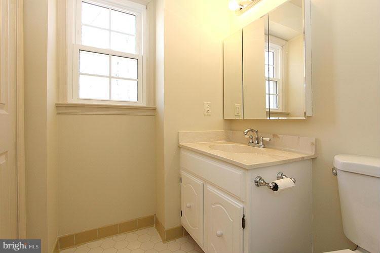 6748 Baron Road McLean, VA 22101 - Photo 22 of 29 Bath (Master)