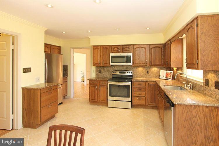 6748 Baron Road McLean, VA 22101 - Photo 10 of 29 Kitchen