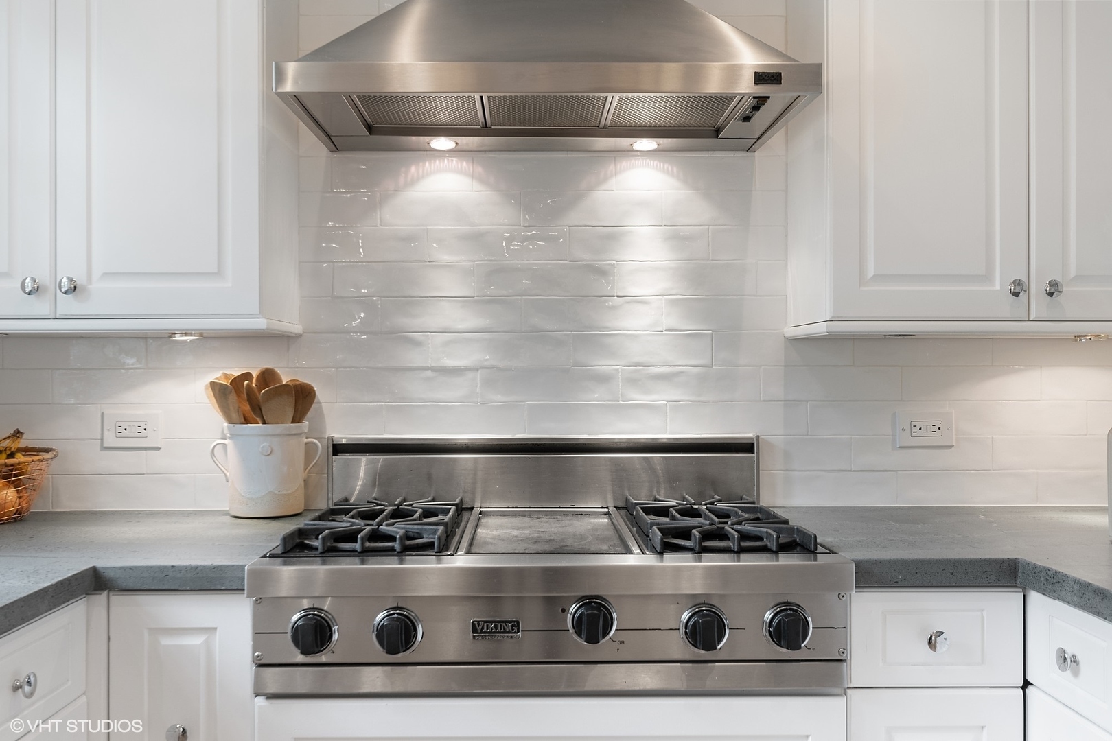 9 Warwick Road Winnetka, IL 60093 - Photo 15 of 54 a stove top oven sitting inside of a kitchen