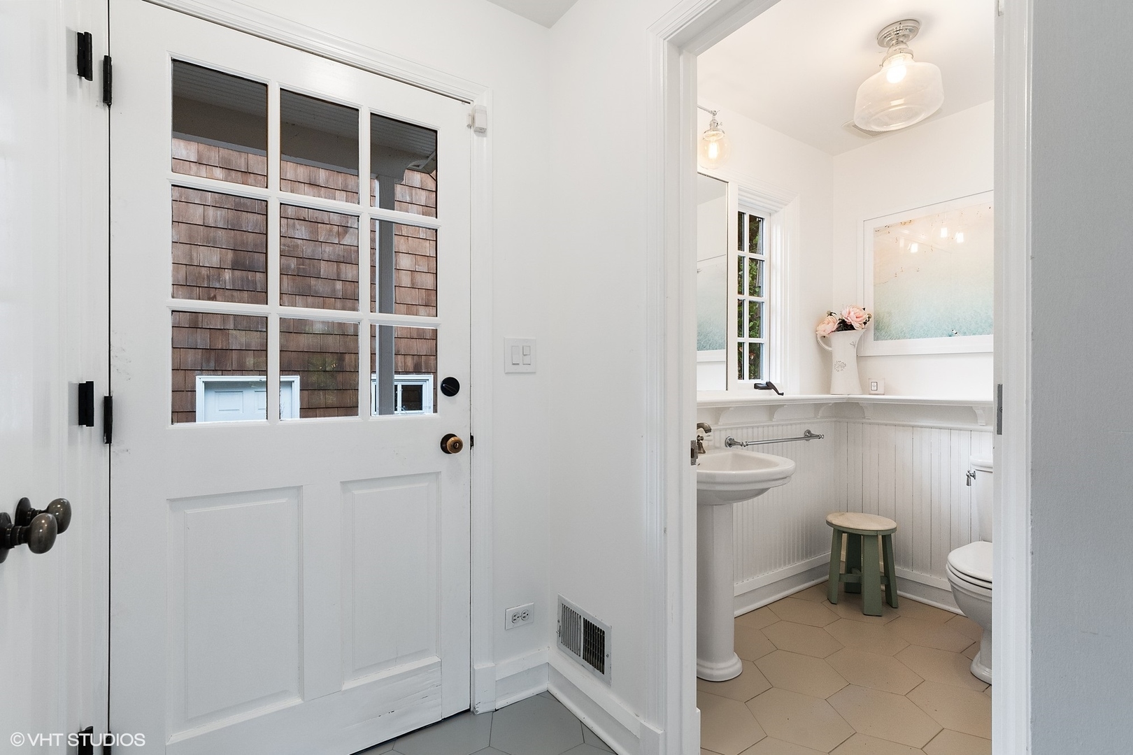 9 Warwick Road Winnetka, IL 60093 - Photo 24 of 54 a bathroom with a sink a toilet and shower