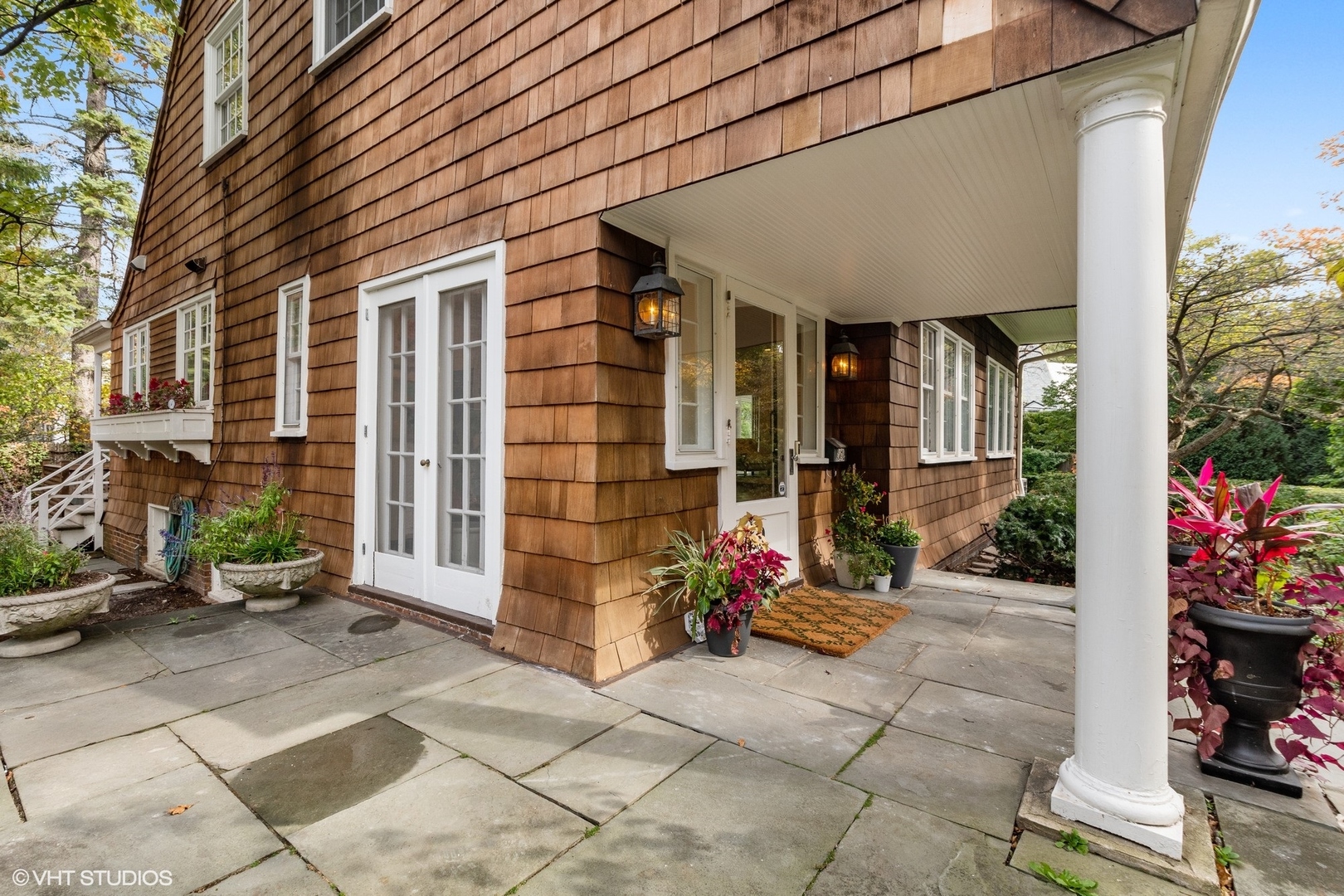 9 Warwick Road Winnetka, IL 60093 - Photo 5 of 54 a view of a building with sitting area