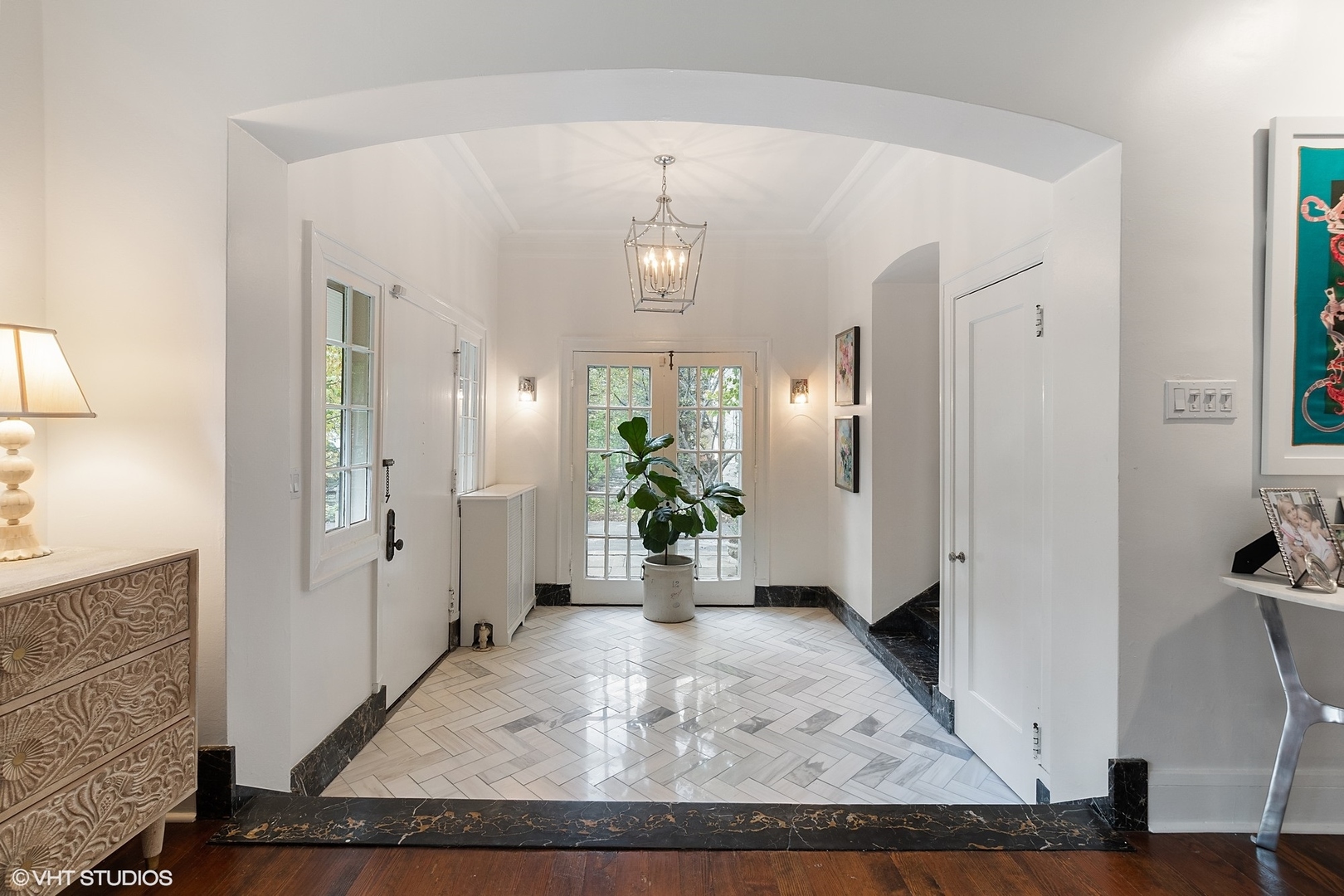 9 Warwick Road Winnetka, IL 60093 - Photo 7 of 54 wooden floor with white walls