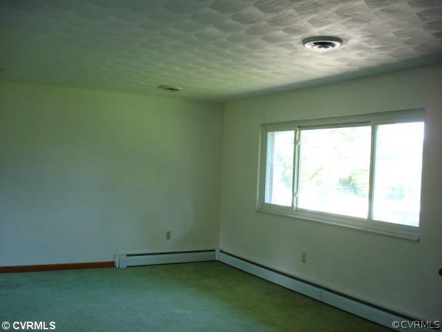 7717 Farmwood Road Gloucester Point, VA 23062 - Photo 4 of 12 Living Room