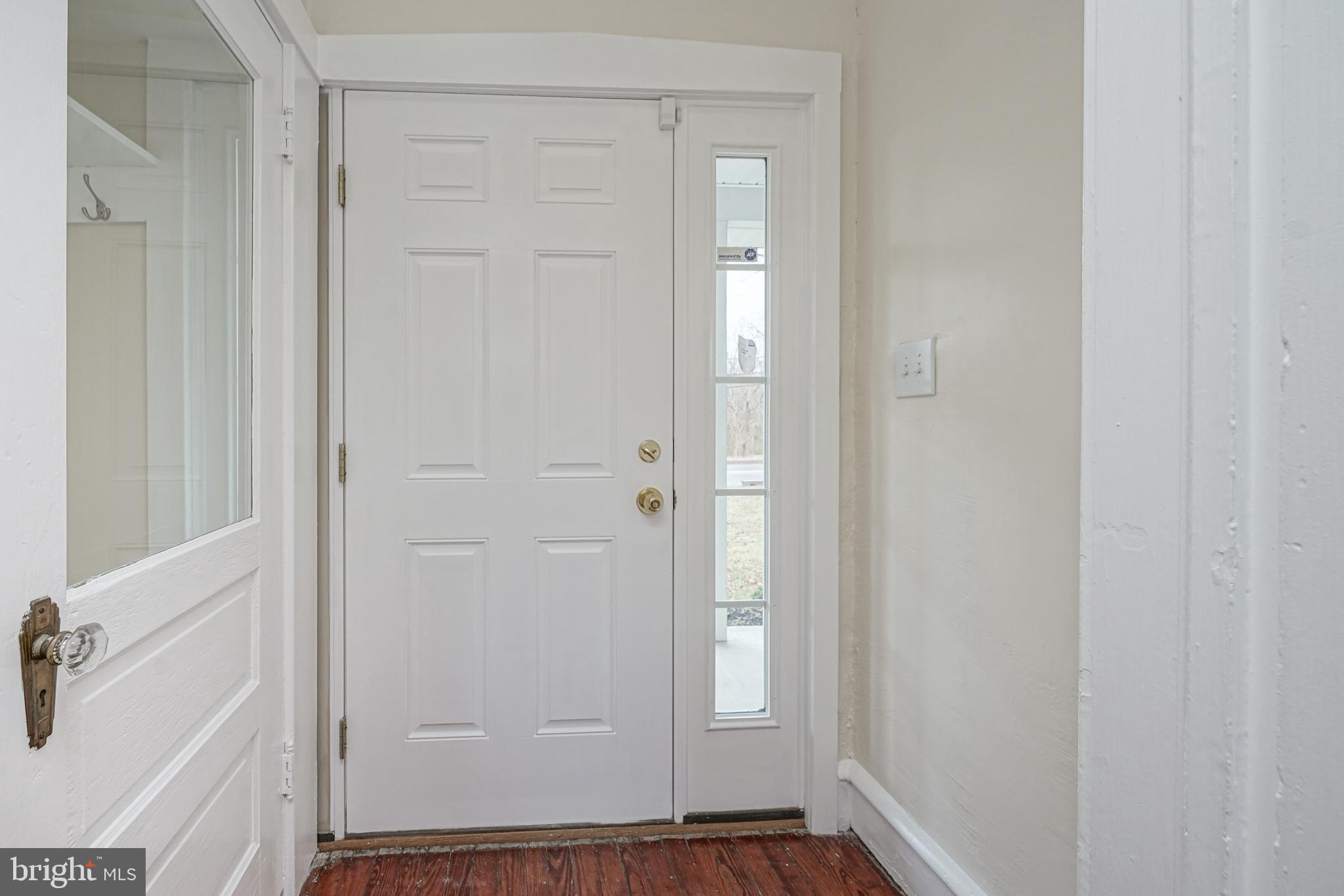 1918 Laurel Road Lindenwold, NJ 08021 - Photo 4 of 42 Foyer