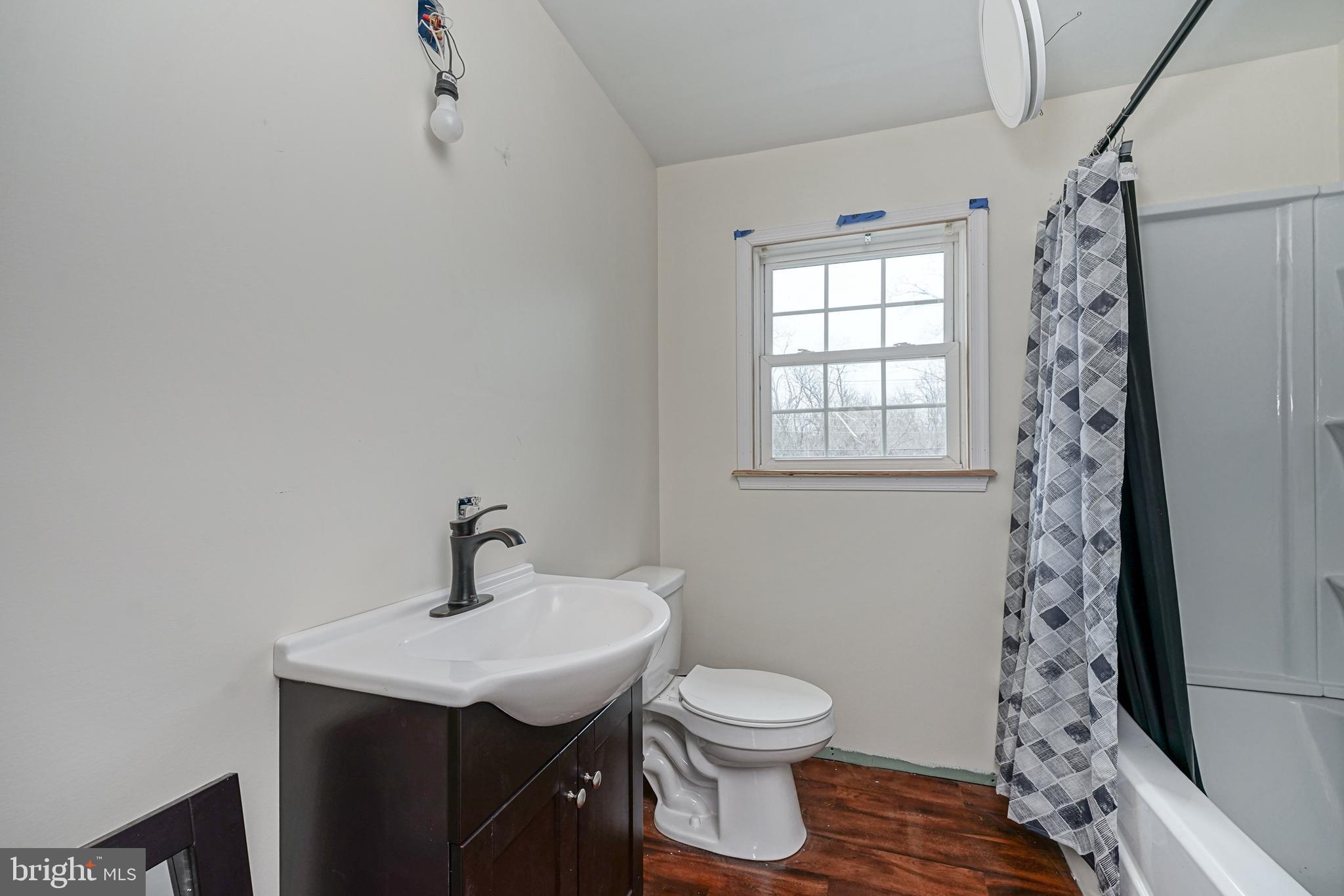 1918 Laurel Road Lindenwold, NJ 08021 - Photo 33 of 42 Updated Full Bathroom