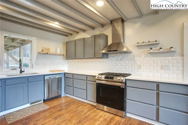 $670,000 | 111 Overbrook Trail, Beech Mountain, NC 28604