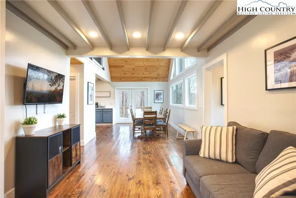 $670,000 | 111 Overbrook Trail, Beech Mountain, NC 28604