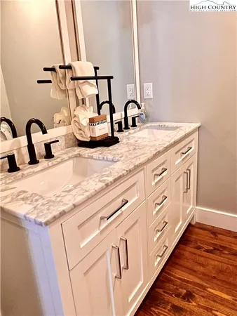 $670,000 | 111 Overbrook Trail, Beech Mountain, NC 28604