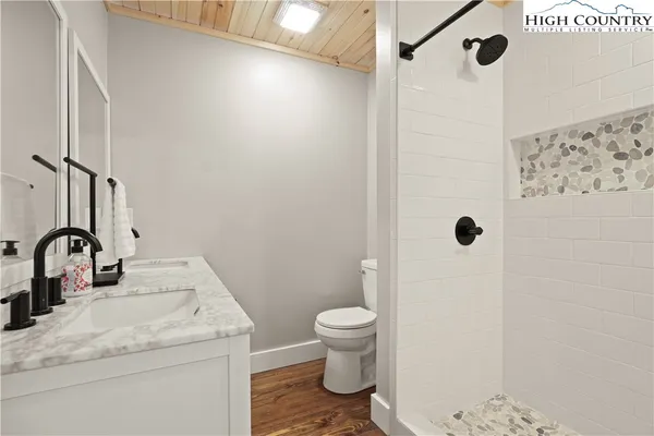 $670,000 | 111 Overbrook Trail, Beech Mountain, NC 28604