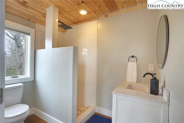 $670,000 | 111 Overbrook Trail, Beech Mountain, NC 28604