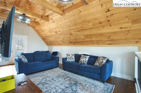 $670,000 | 111 Overbrook Trail, Beech Mountain, NC 28604