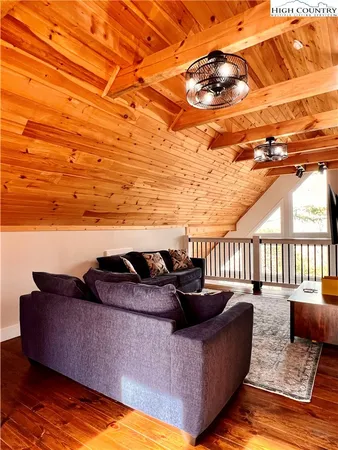 $670,000 | 111 Overbrook Trail, Beech Mountain, NC 28604