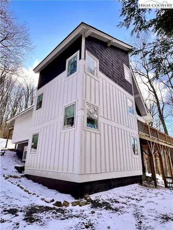 $670,000 | 111 Overbrook Trail, Beech Mountain, NC 28604