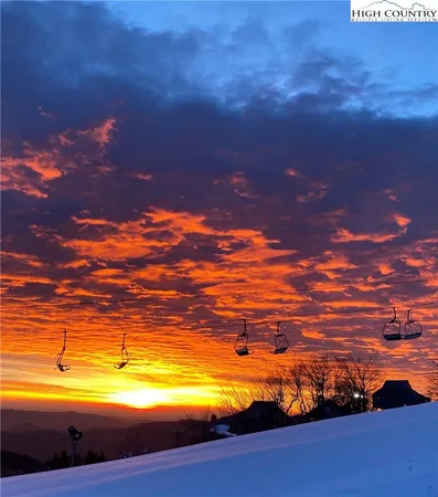 $670,000 | 111 Overbrook Trail, Beech Mountain, NC 28604