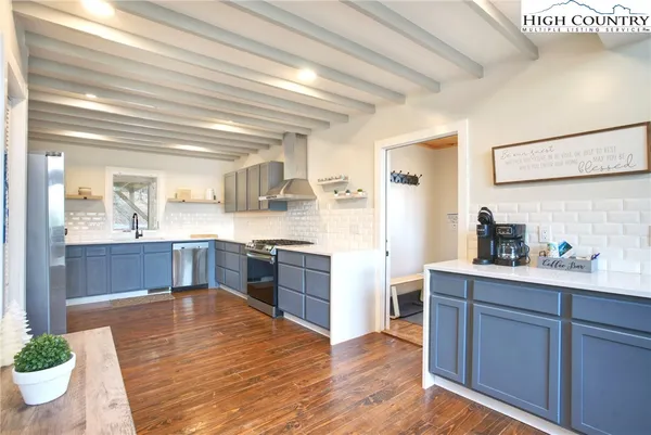 $670,000 | 111 Overbrook Trail, Beech Mountain, NC 28604