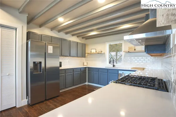 $670,000 | 111 Overbrook Trail, Beech Mountain, NC 28604