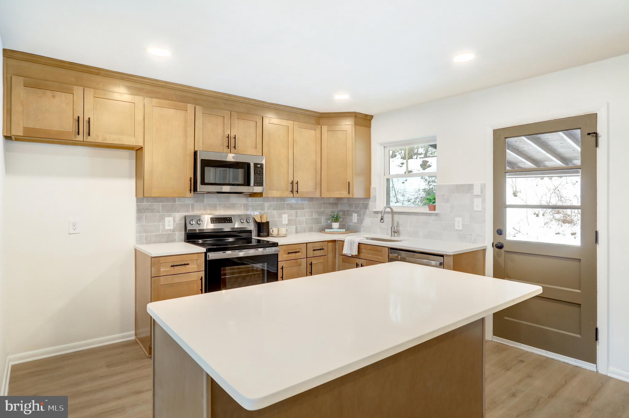 333 Golf Hills Road Havertown, PA 19083 - Photo 8 of 36