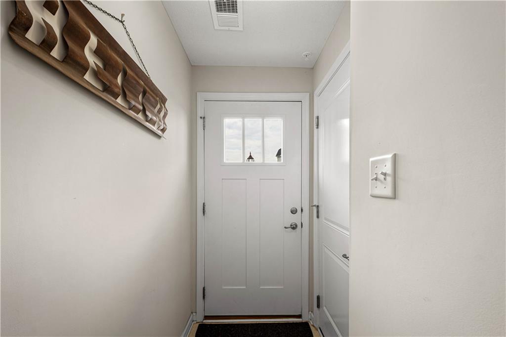152-160 Cole Drive McKees Rocks, PA 15136 - Photo 33 of 39 a view of an entryway