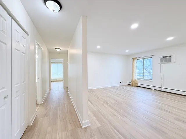 $2,150 | 460 North Wilke Road, Unit 201, Palatine, IL 60074