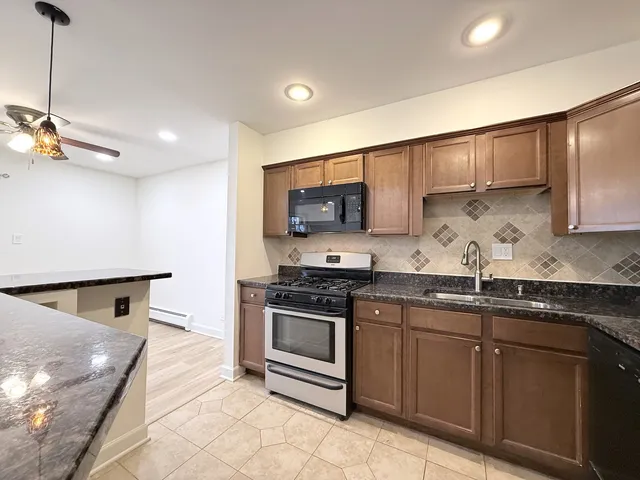 $2,150 | 460 North Wilke Road, Unit 201, Palatine, IL 60074