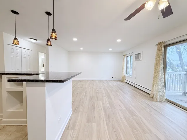 $2,150 | 460 North Wilke Road, Unit 201, Palatine, IL 60074