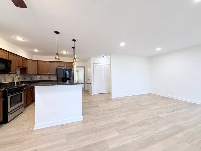 $2,150 | 460 North Wilke Road, Unit 201, Palatine, IL 60074