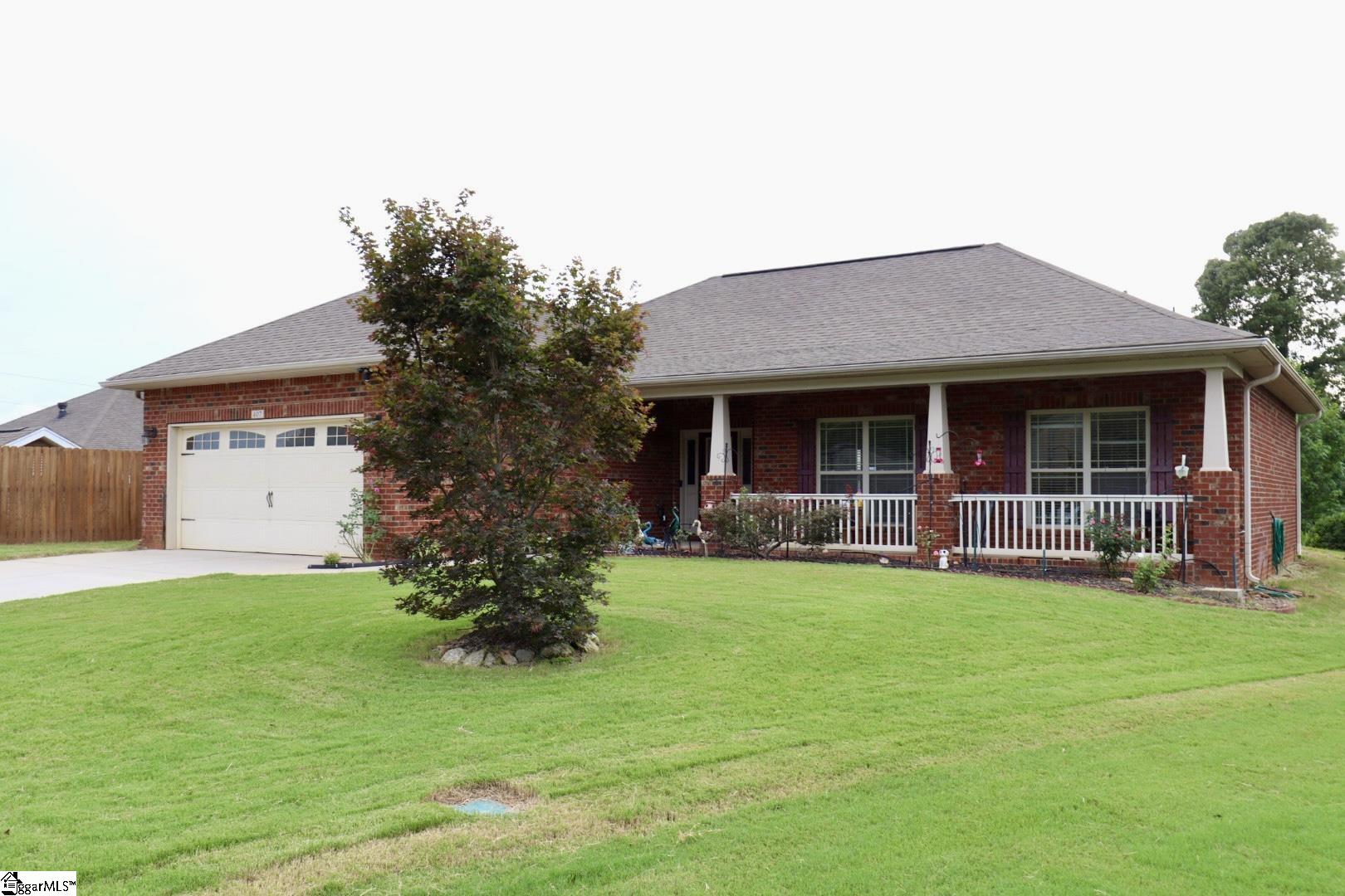 407 Raritan Court Simpsonville, SC 29681 - Photo 3 of 16 Gallery Image 3