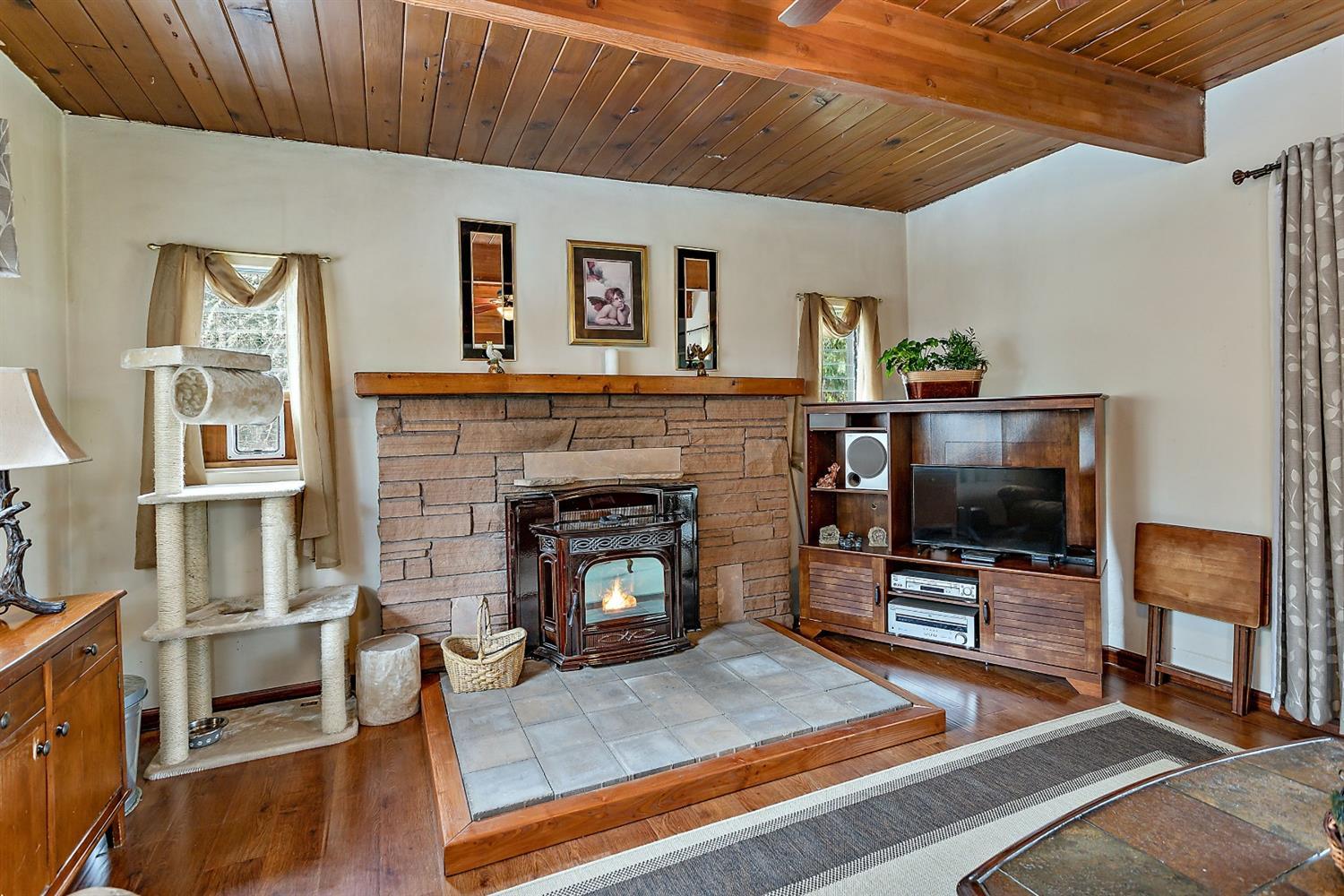 503 Fee Street Butte Falls, OR 97522 - Photo 15 of 35 Amazing enamel pellet stove with tempera