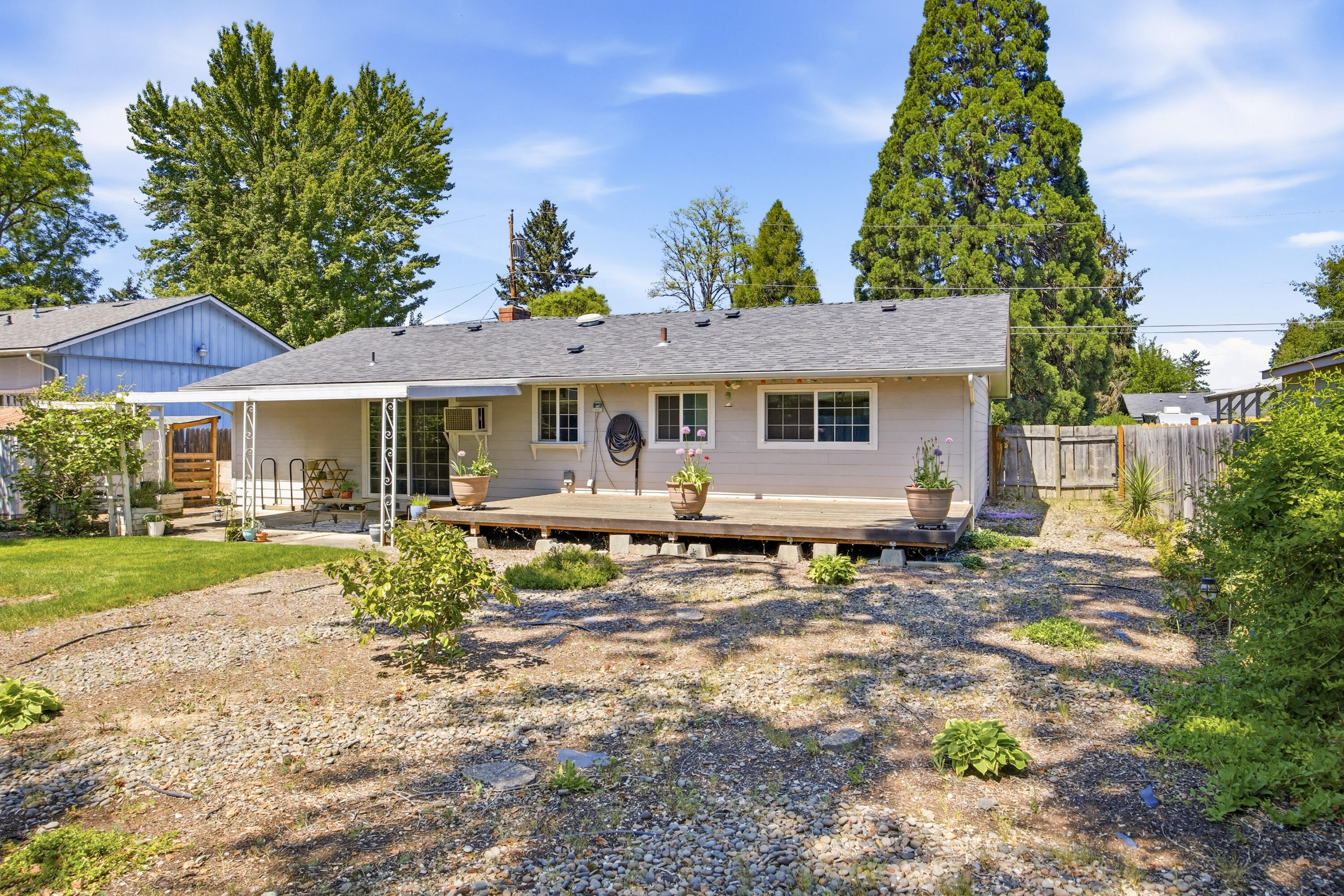 659 Herman Avenue Medford, OR 97501 - Photo 6 of 42 a front view of a house with garden