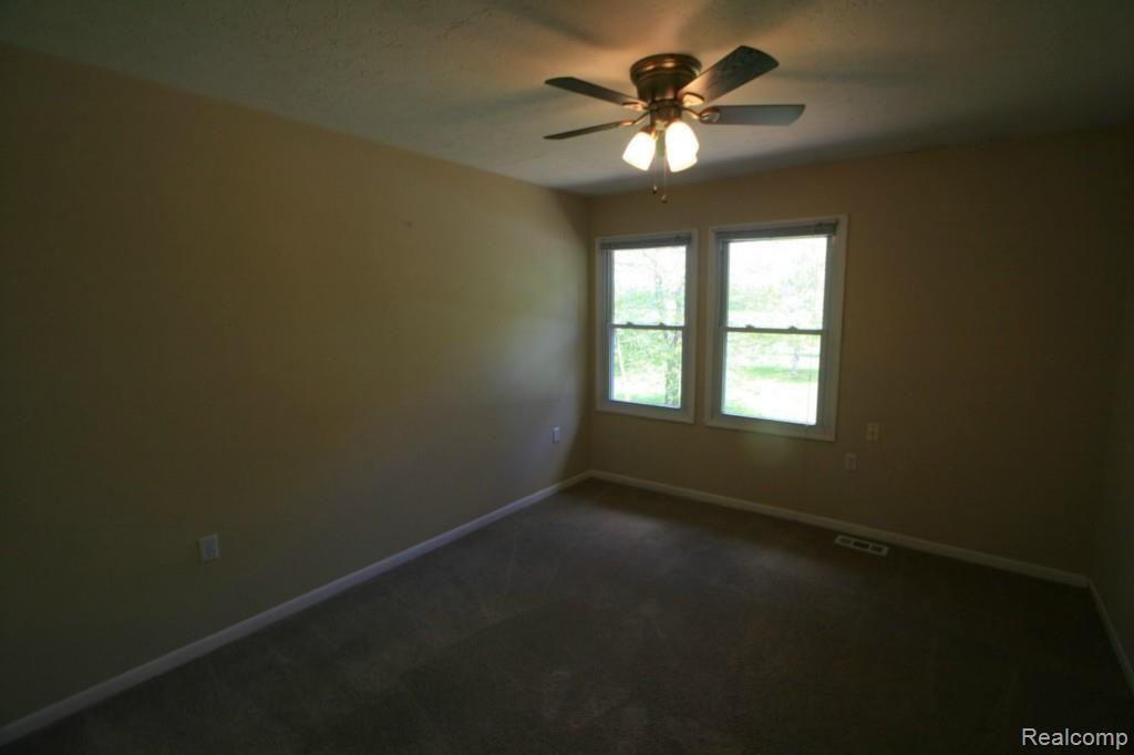 8292 Douglas Road Pinckney, MI 48169 - Photo 14 of 21 IMG_6983 (Large).jpg