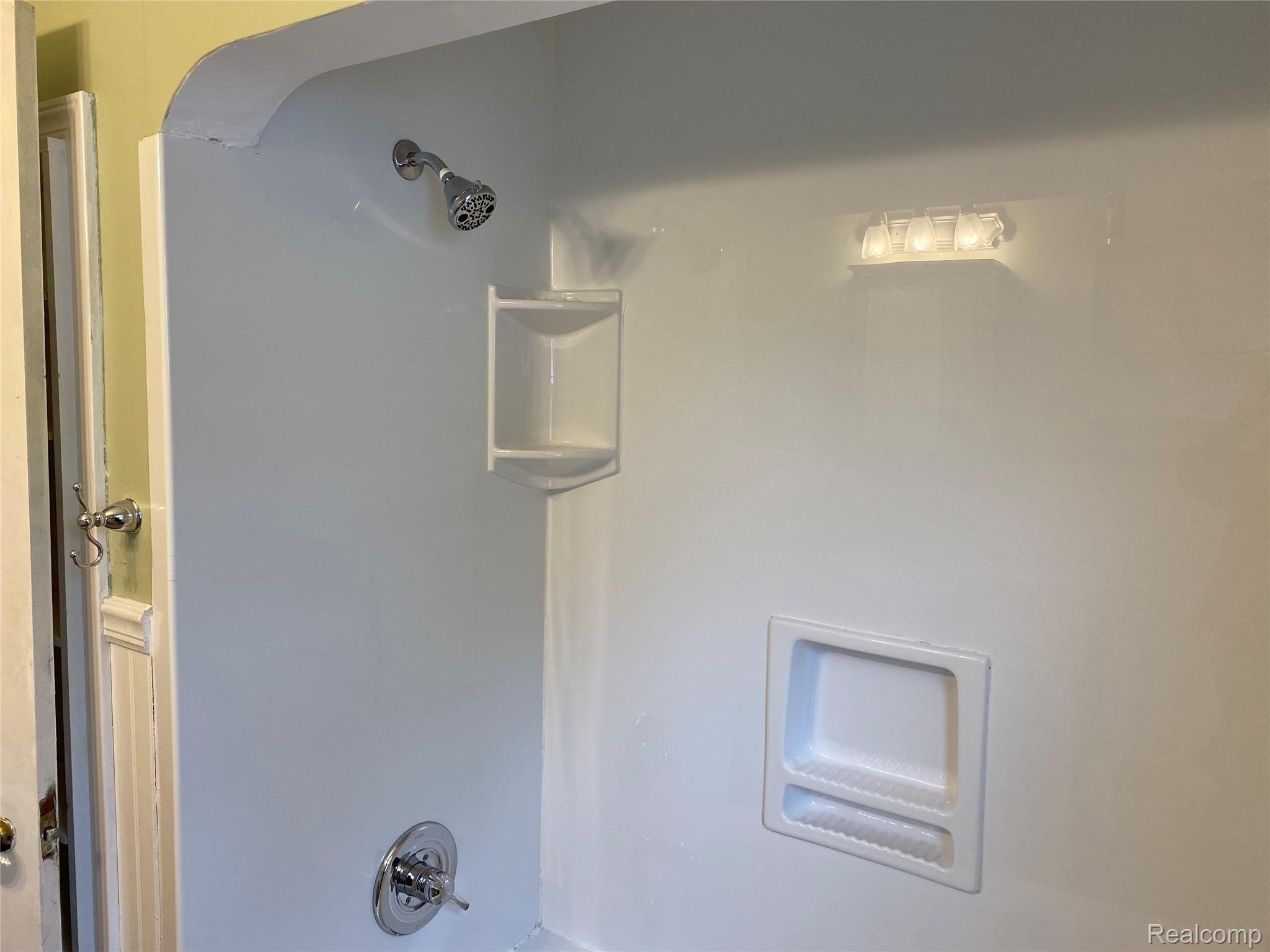 6210 Inkster Road Dearborn Heights, MI 48127 - Photo 23 of 27 Full bath