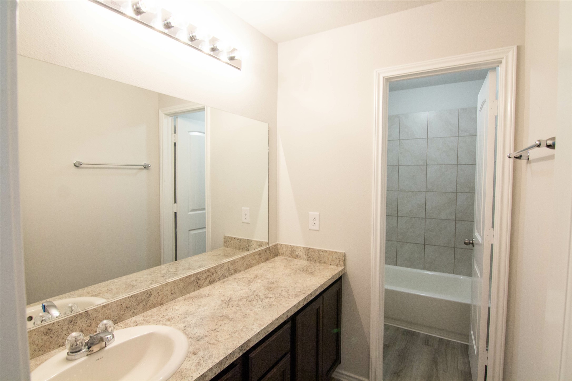 18546 Boomi Ravine Trail Katy, TX 77449 - Photo 18 of 19 Photos may be representative of the floor plan and not the exact home. Finishes, layout, and features of the actual property for lease may vary.
ined