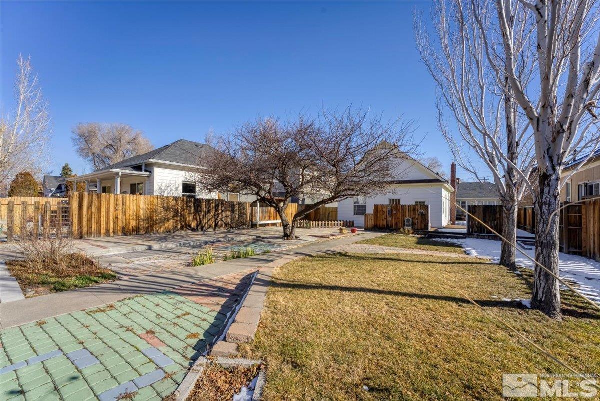 614 Valley Road Reno, NV 89512 - Photo 4 of 40 a view of a town with barn house