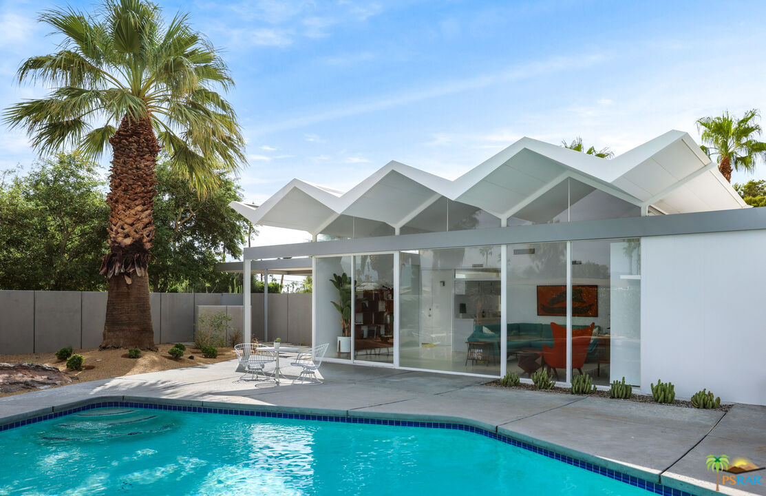 290 East Simms Road Palm Springs, CA 92262 - Photo 11 of 37 a view of a house with backyard and sitting area