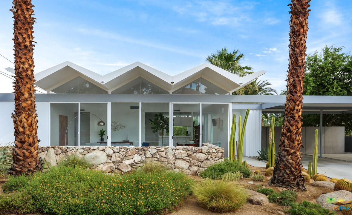 290 East Simms Road Palm Springs, CA 92262 - Photo 14 of 37 front view of a house with a yard