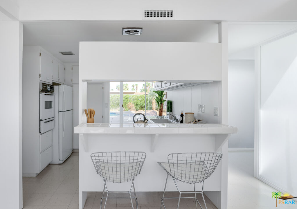 290 East Simms Road Palm Springs, CA 92262 - Photo 24 of 37 a dining room with furniture and window