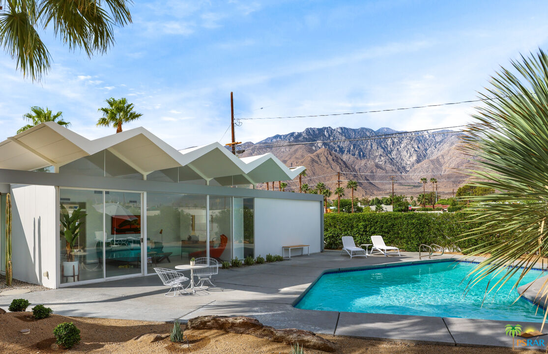 290 East Simms Road Palm Springs, CA 92262 - Photo 33 of 37 a front view of a house with garden