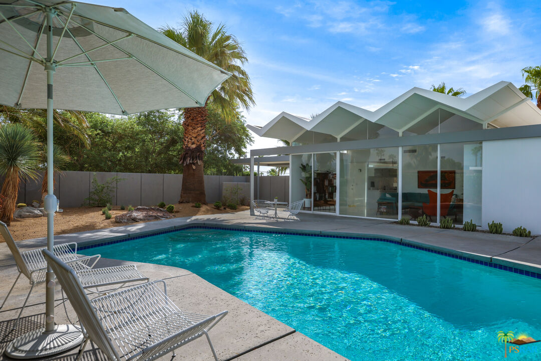 290 East Simms Road Palm Springs, CA 92262 - Photo 34 of 37 a view of a house with backyard and sitting area