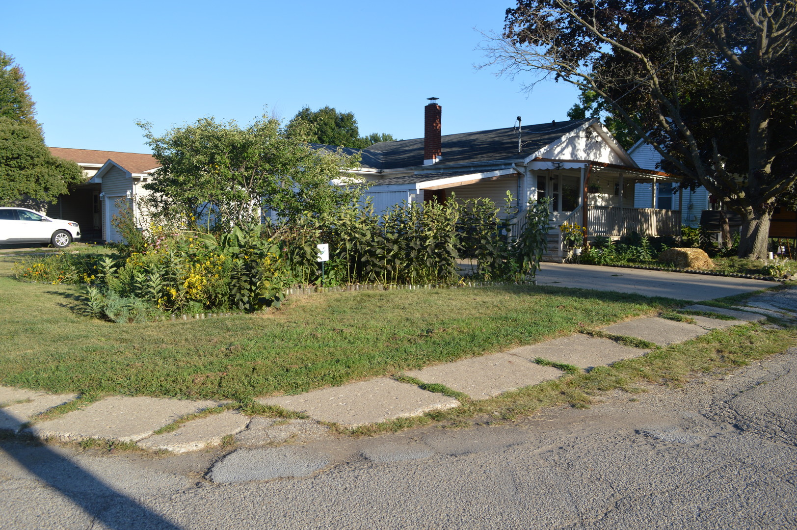 523 North Knox Street Princeton, IL 61356 - Photo 17 of 22 a front view of a house with a yard
